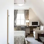 Burghotel Hotel 3*