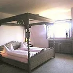 Burghotel Hotel 3*