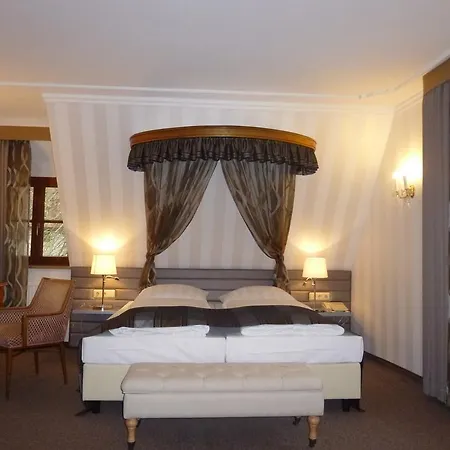 Burghotel Готель Ротенбург-на-Таубері