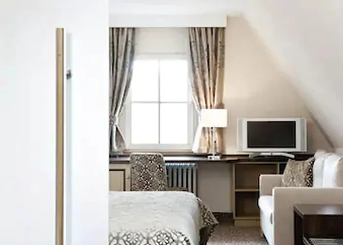 Burghotel Отель 3*